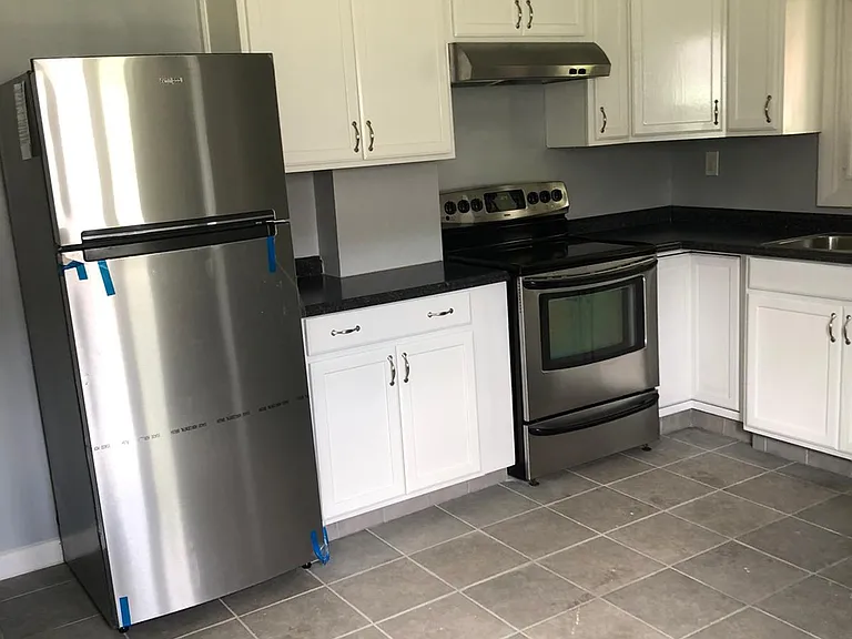 673 N Laurel St — Photo 10