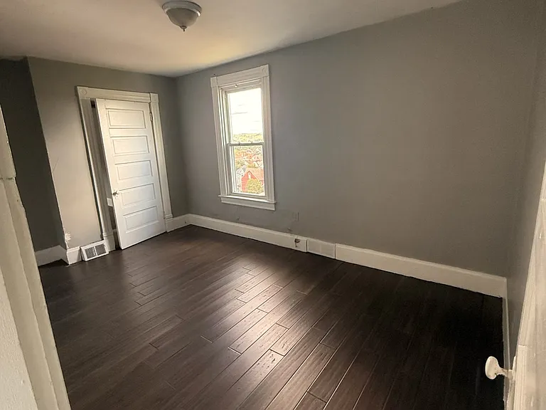 2914 Glasgow St — Photo 10