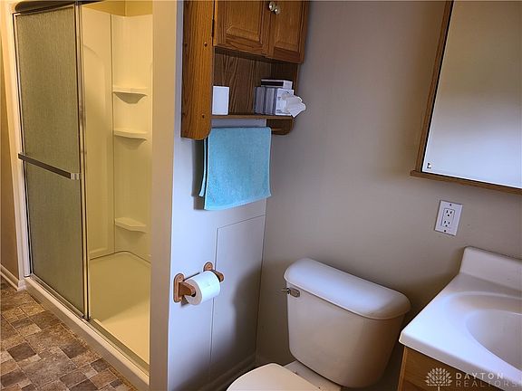 5th image of 262 Victoria Dr