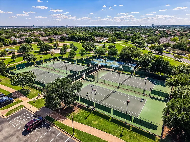 10400 Roy Butler Dr — Photo 37