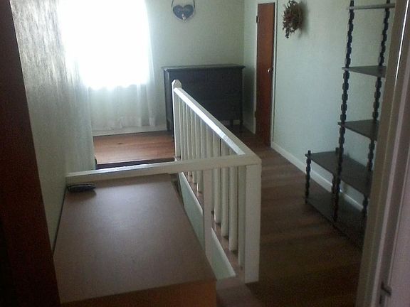 5th image of 215 E Broadway St