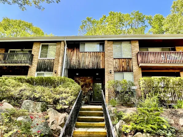 200 Woodmont Avenue APT 127, Bridgeport, CT 06606