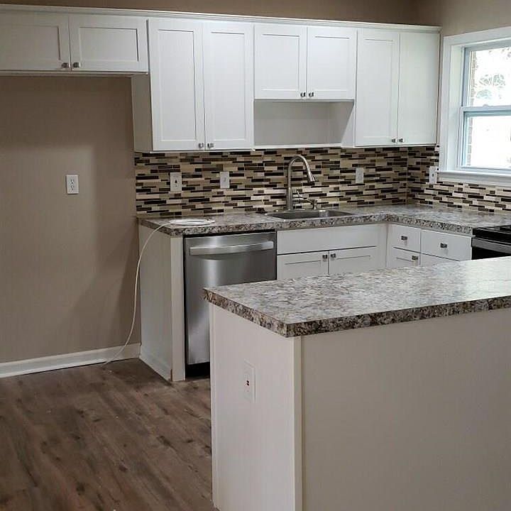 2nd image of 5824 Avondale Rd