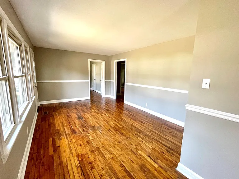 106 Peggy Ln — Photo 3
