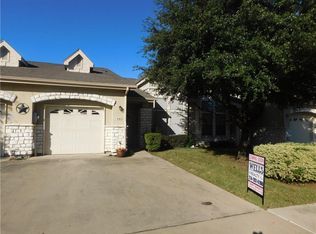 883 Kitty Hawk Ln, Grand Prairie, TX 75051
