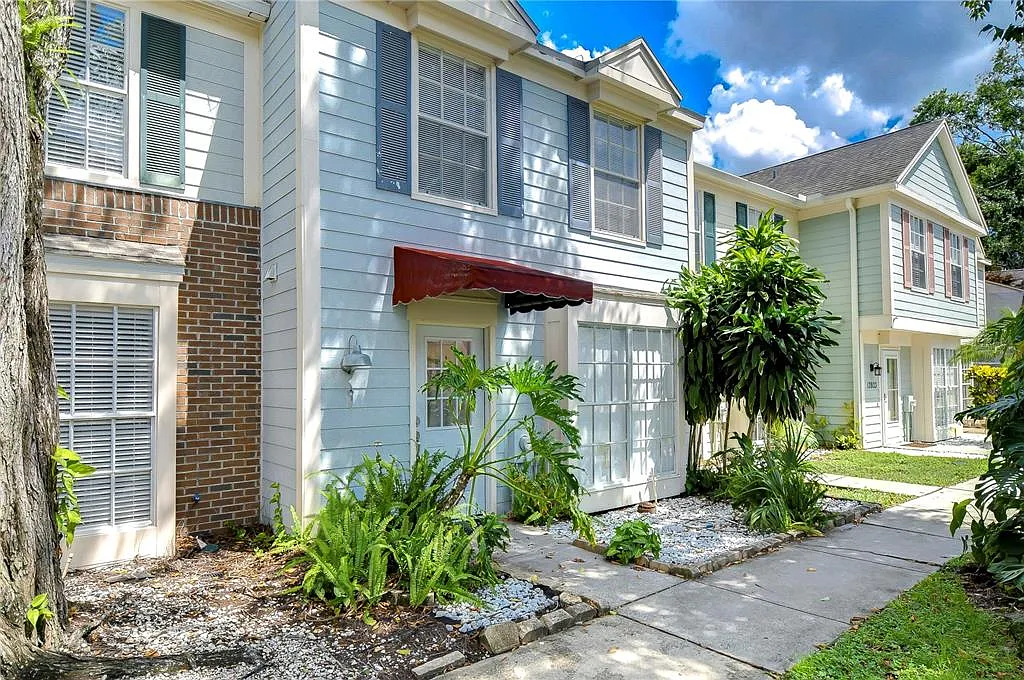 2 bed, 2.5 bath, 1223 sqft, $1,900 — Photo 2