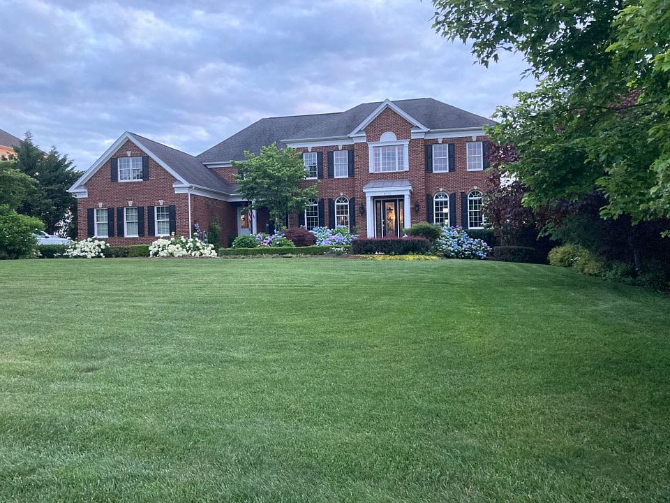 1st image of 43135 Meadow Grove Dr