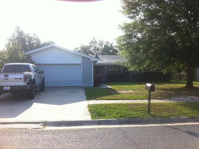 2214 Angus St — Photo 1