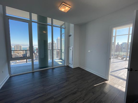 4th image of 1129 N Wells St #3007
