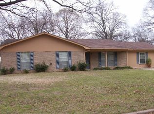 209 Catalpa St, Palestine, TX 75803