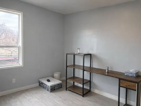 850 Bathurst St Unit 4, Toronto, ON M5R 3G1