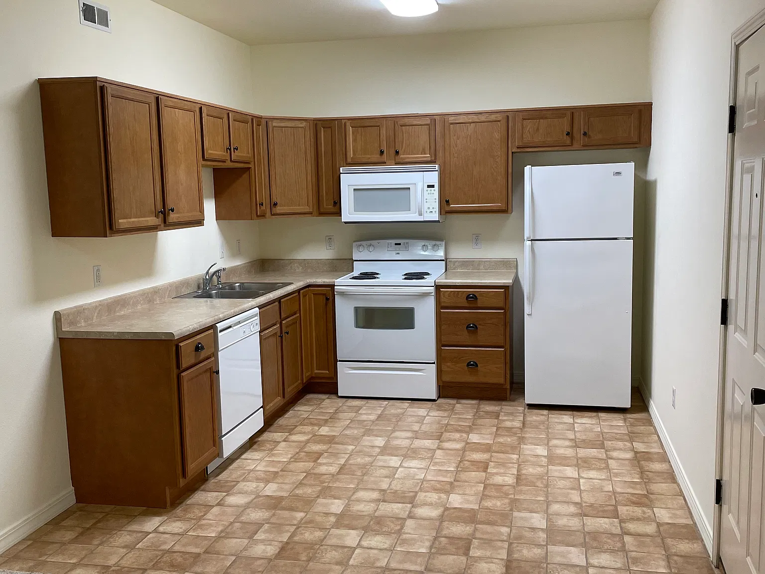 2 bed, 770 sqft, $775 — Photo 2