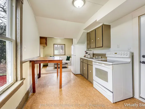 132 Forsyth St S #2, Sarnia, ON N7T 3A7