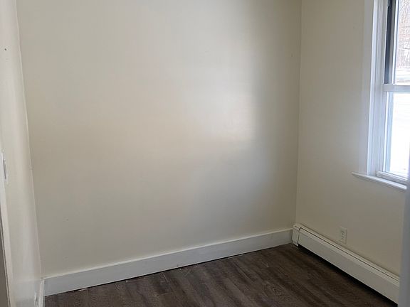 4th image of 5 Baker St #5A