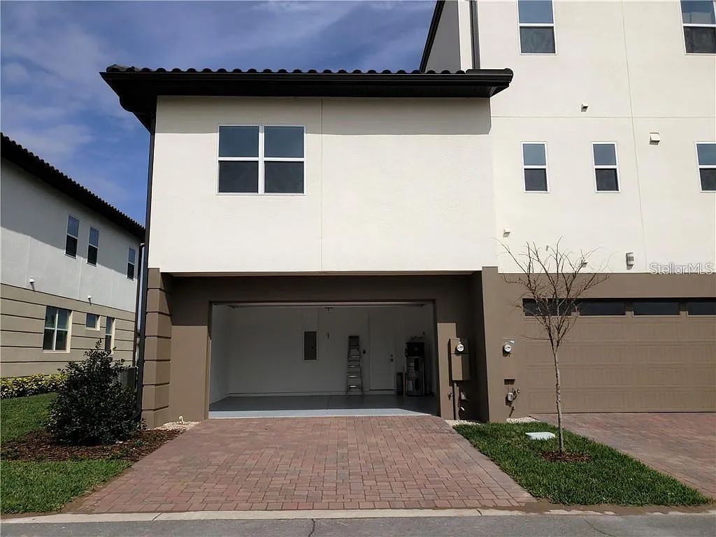 3 bed, 2.5 bath, 1118 sqft, $3,025 — Photo 3