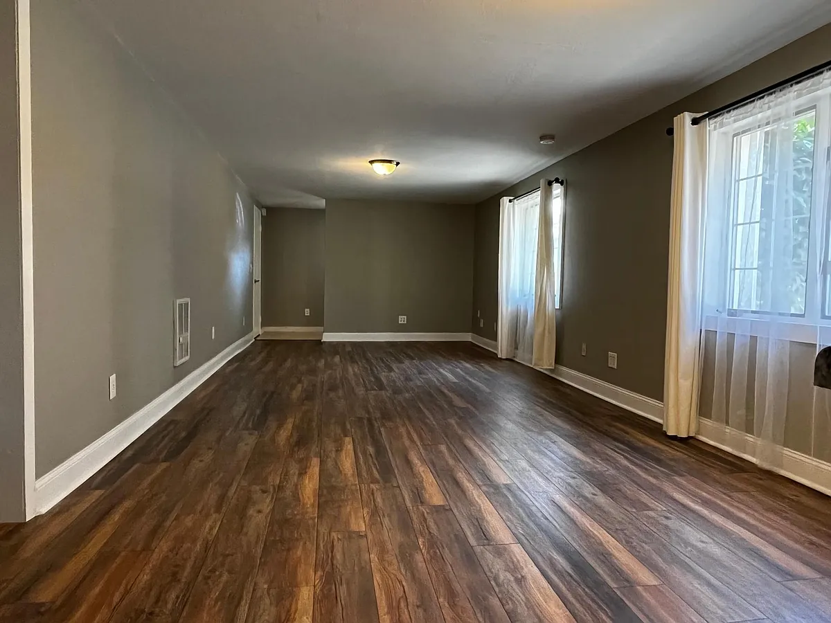 Building Photo - 1440 Bay St #B