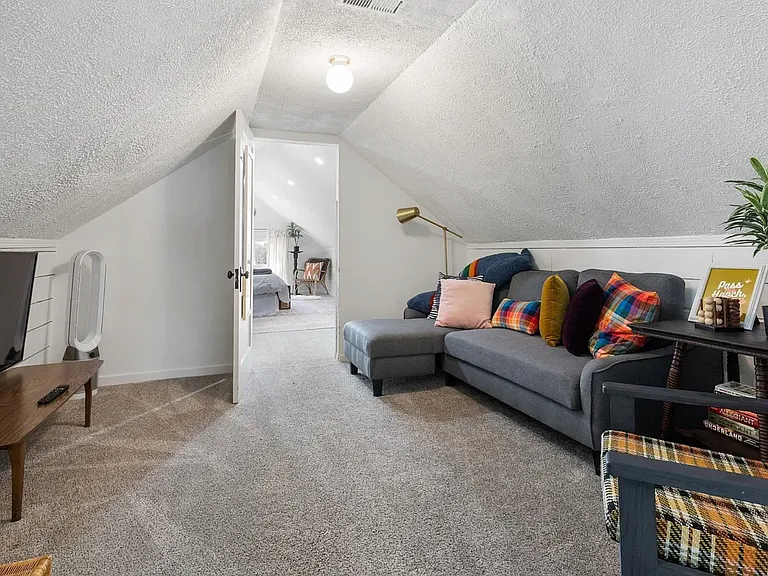 814 S 50th Ave — Photo 24