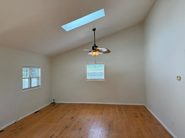 1 bed, 1200 sqft, $1,300 — Photo 3