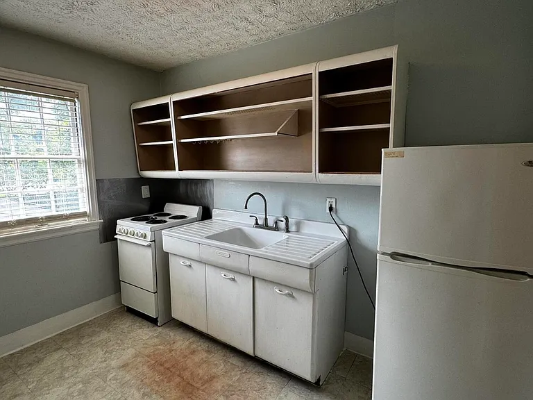 148 Shawnee Pl #4 — Photo 5