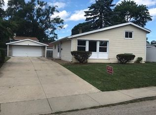 1524 Pawnee Rd, Carpentersville, IL 60110