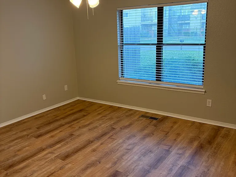 6644 S Victor Ave — Photo 7