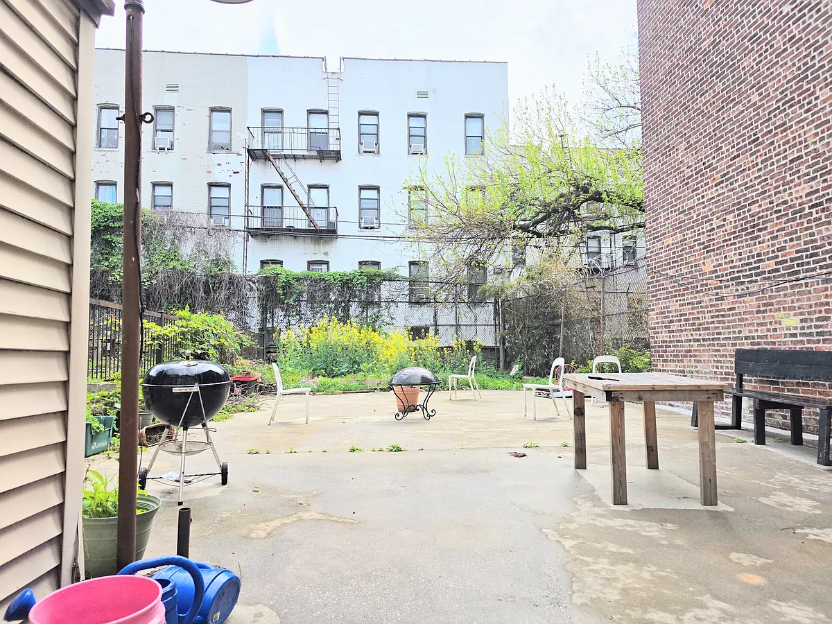 Building Photo - 430 39th St #1