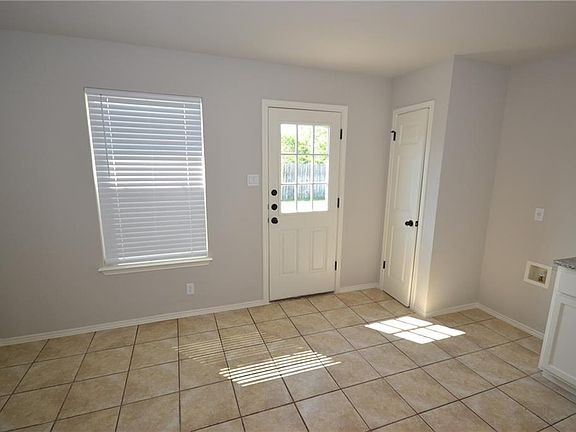 3rd image of 204 Golden Gate Dr