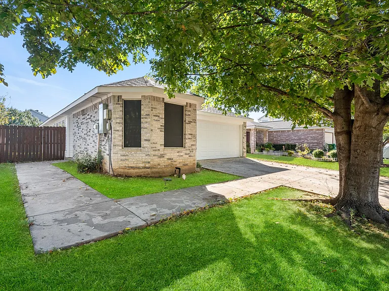 724 Pace Dr — Photo 1