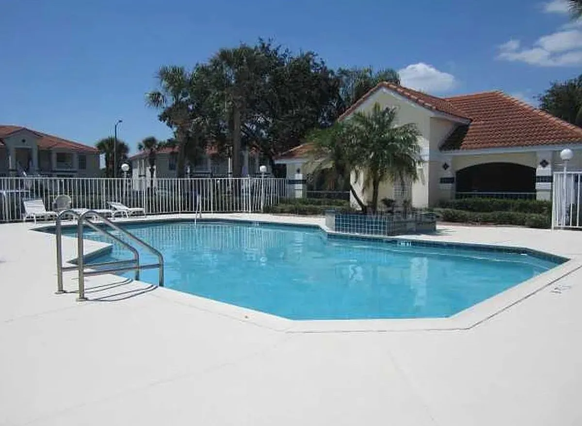 Building Photo - 13815 Timberland Dr #201