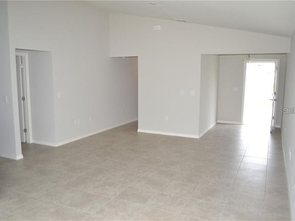 4th image of 332 Saint Georges Cir