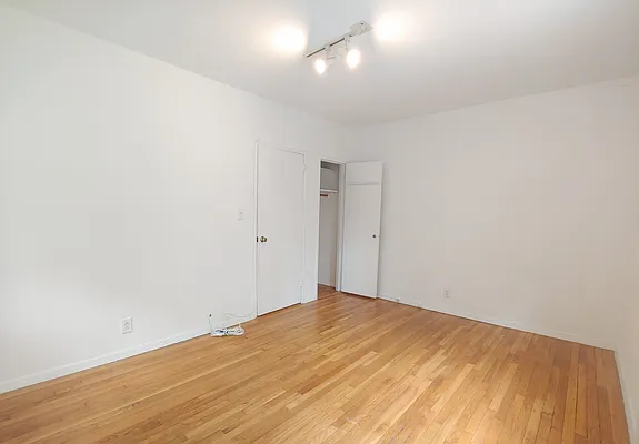 Rented by Bond New York | media 10