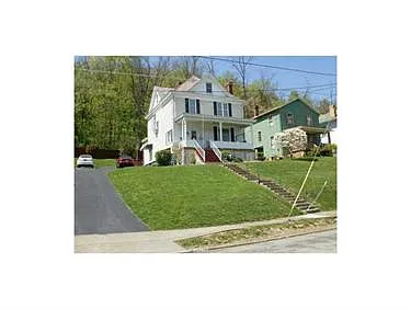 437 Main St photo 1