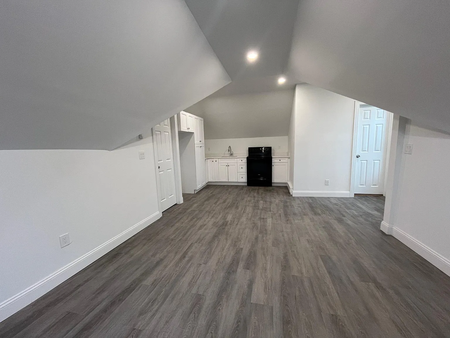 1 bed, 873 sqft, $1,500 — Photo 3