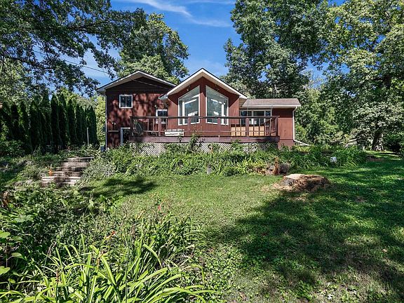 5th image of 304 Woody Ln