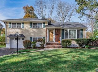 554 Nagle St, Ridgewood, NJ 07450