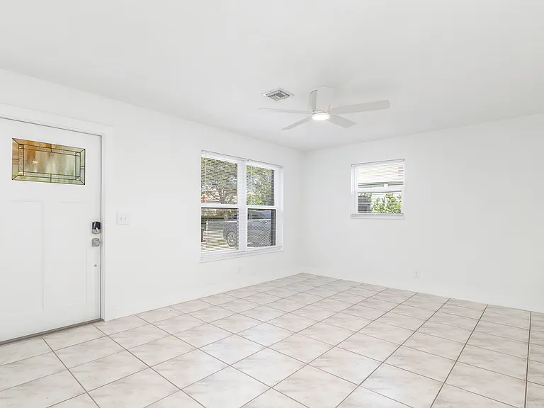 411 Summa St — Photo 5