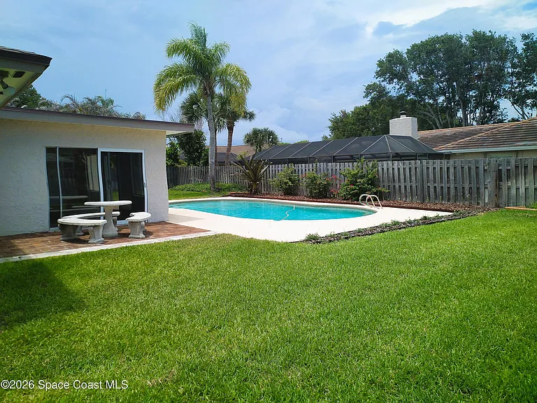 530 Rio Ln — Photo 25