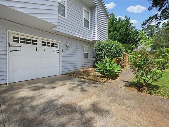 4th image of 2262 New Castle Cir