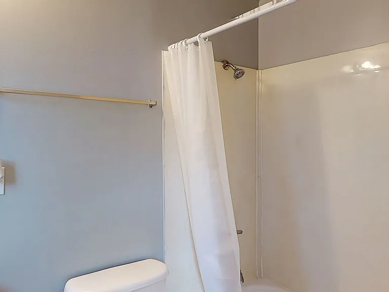 1607 2nd Ave - Studios: ONE MONTH FREE RENT!! — Photo 14