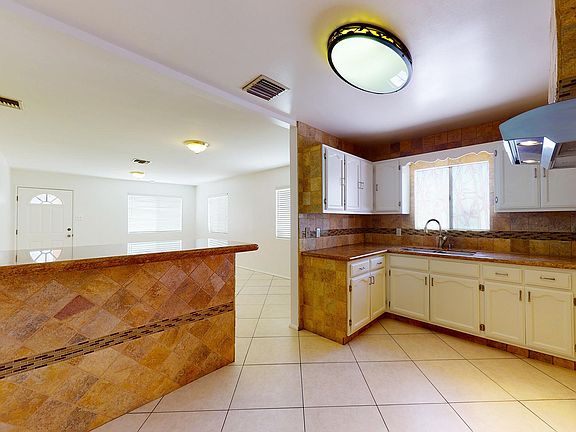5th image of 3031 Glenmanor Pl
