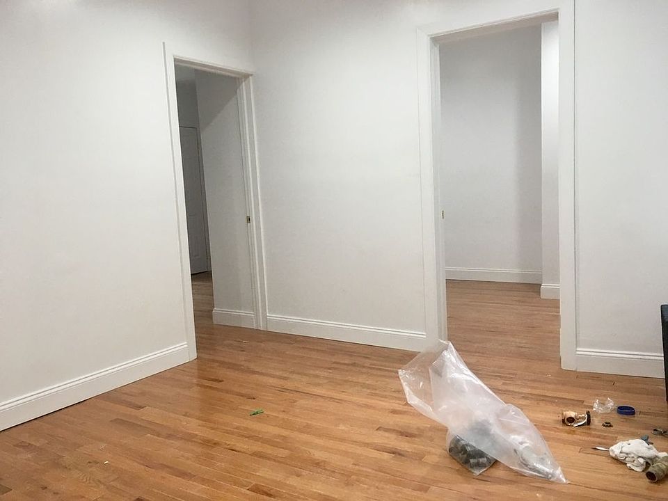 2nd image of 2726 Decatur Ave APT 11