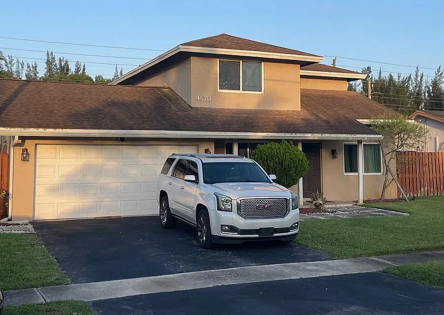 3 bed, 2.5 bath, 1959 sqft, $4,200 — Photo 1
