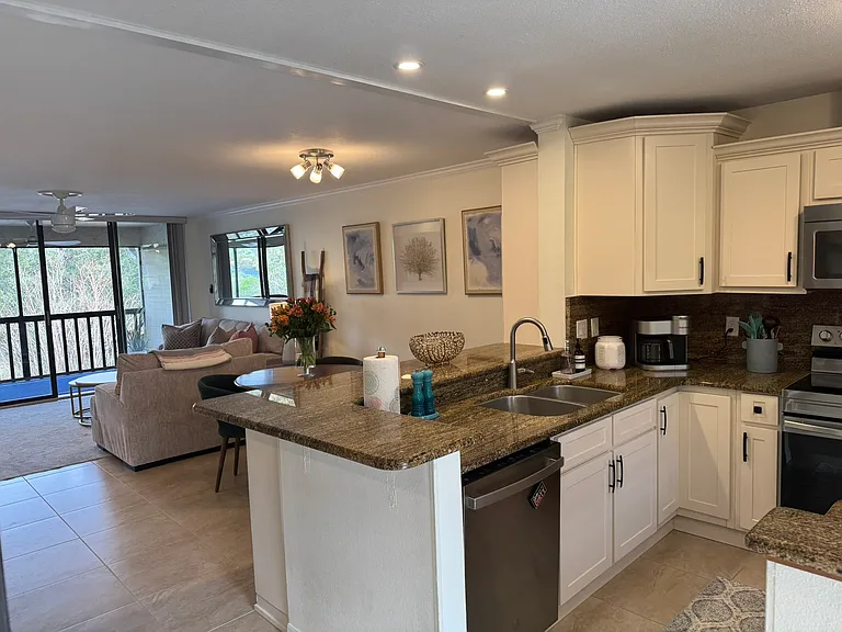 1800 Mariner Dr #6 — Photo 21
