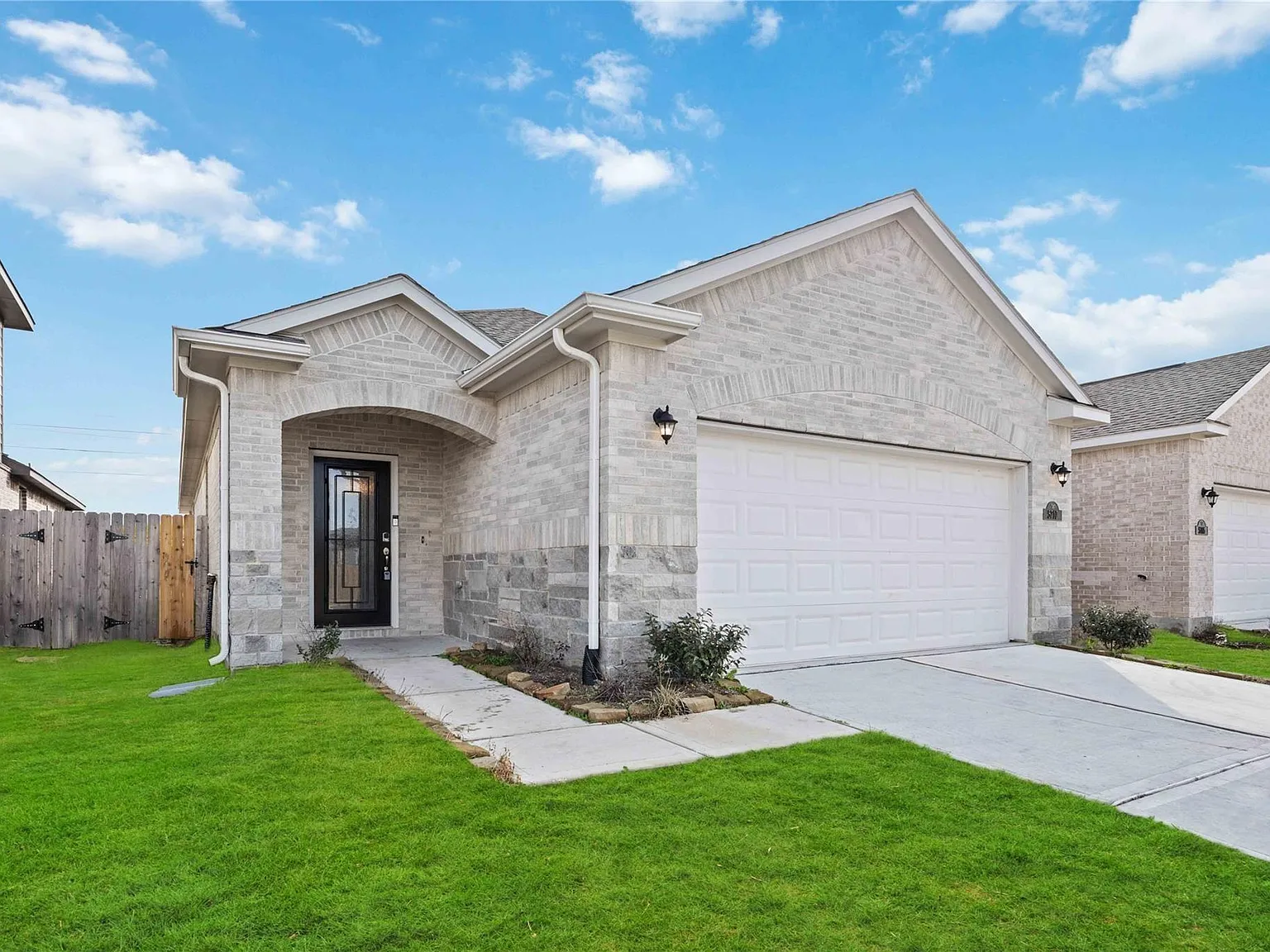 4 bed, 2.0 bath, 1680 sqft, $2,800 — Photo 2