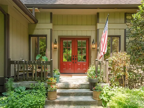 750 Toxaway Dr, Hendersonville, NC 28791