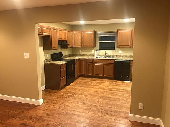 3rd image of 2856 London Cir