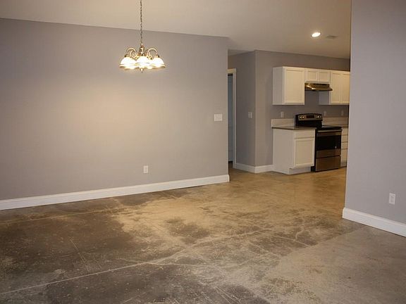3rd image of 541 Sunflower Dr