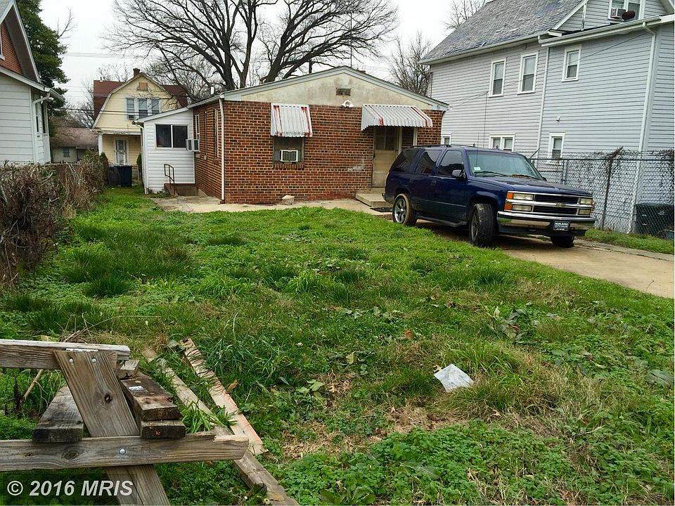 2nd image of 2517 Park Pl SE