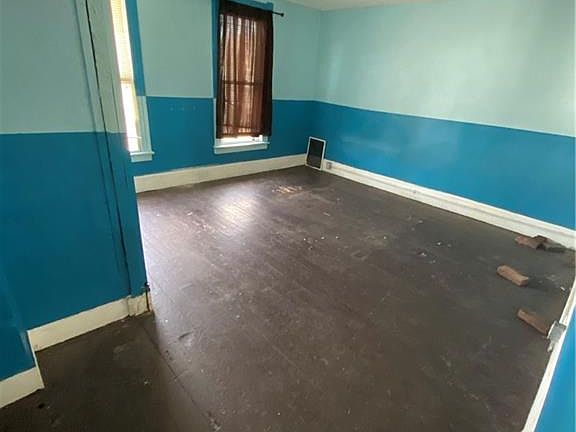 5th image of 1526 E 47th St