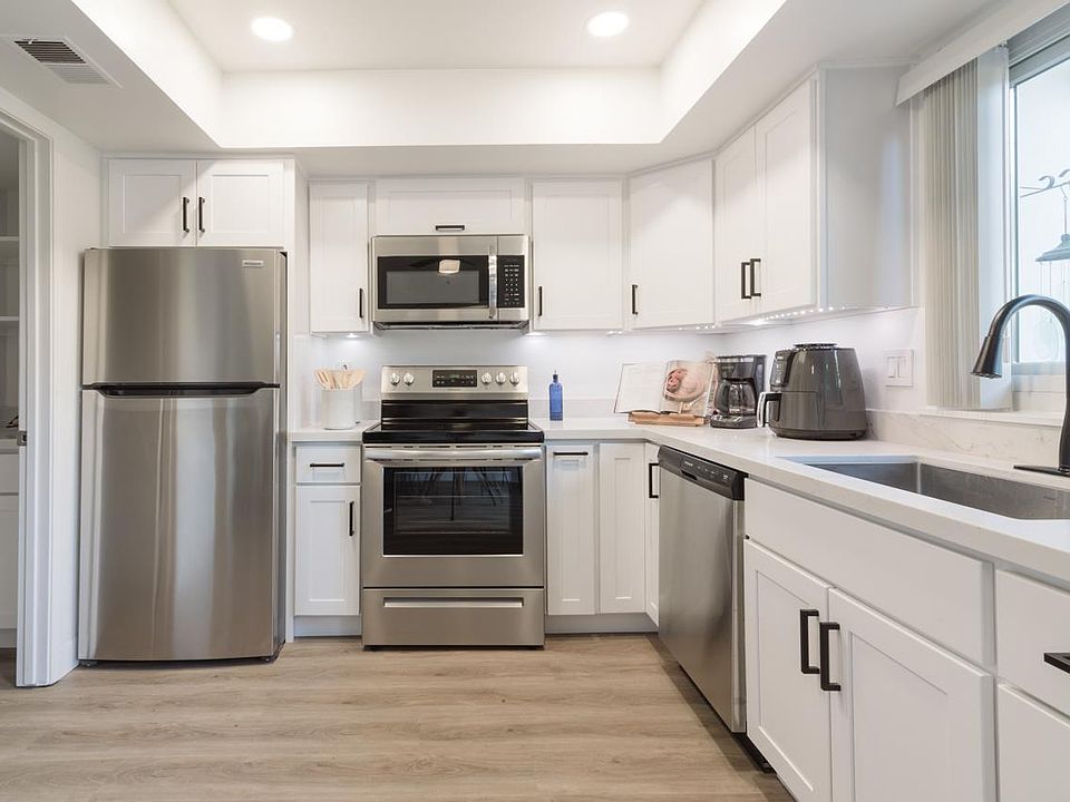 1st image of 190 Oakbrook Cir #Cl